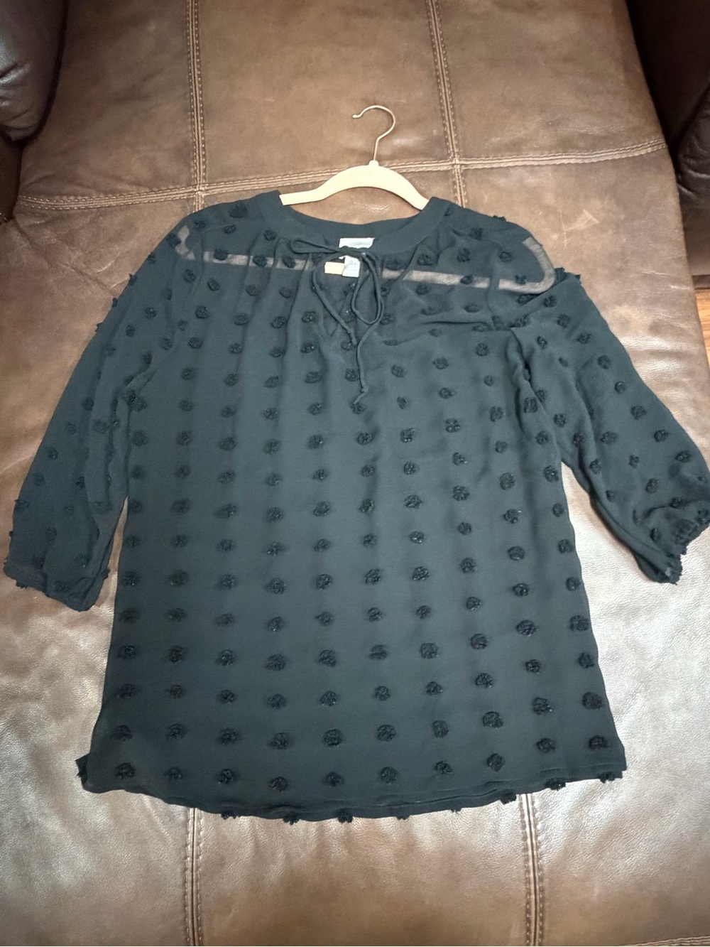 Chico's sz 1 (8) Black Textured Tie-Neck Blouse 3/4 sleeve #205